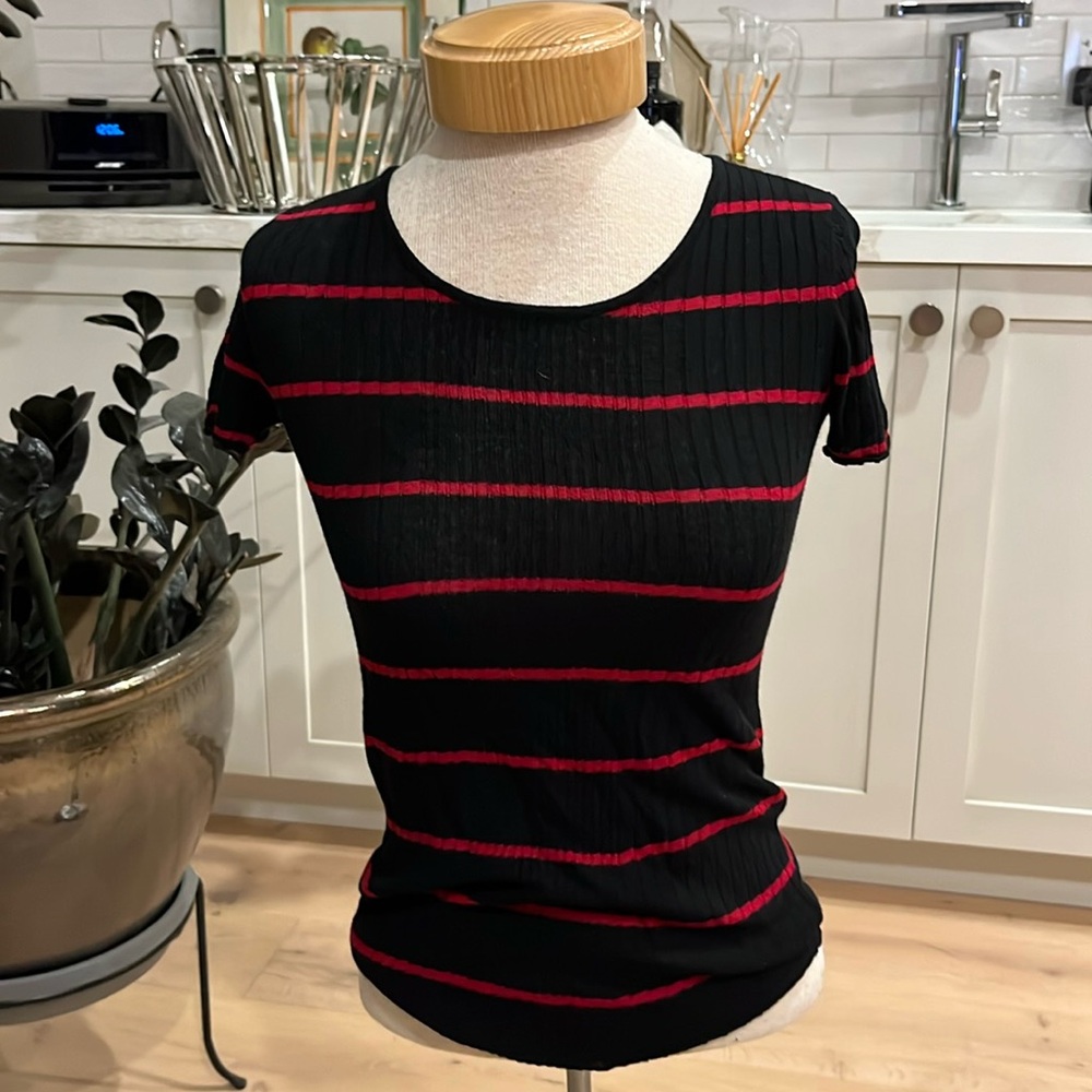VGUC Jenni Kayne cashmere blend black w red stripe rib knit short sleve sweater.